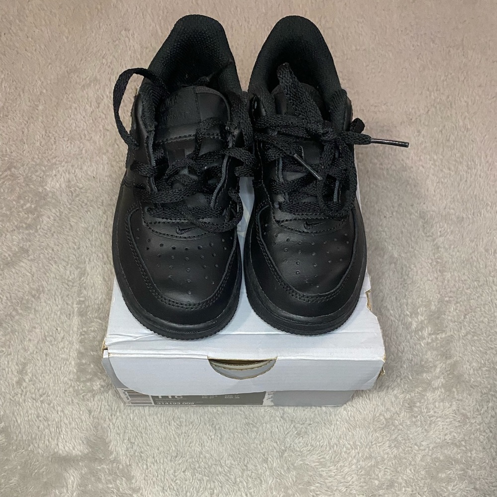 Black Nike Air Force 1